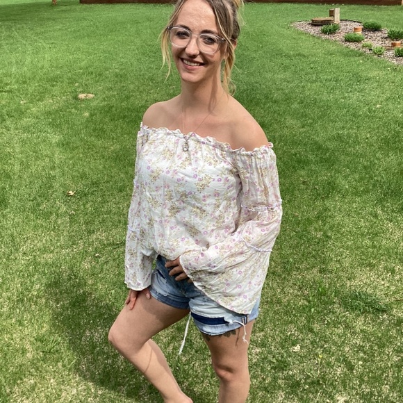 🐣  BOHO Off the Shoulder Flared Sleeves Blouse ~ NWT - Picture 3 of 3